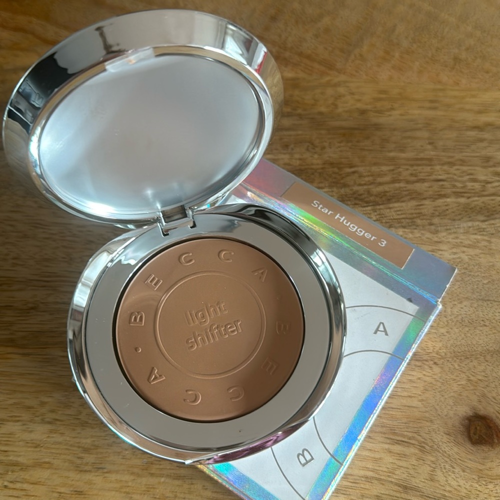 BECCA Light Shifter Finishing Veil: Star Hugger 3
